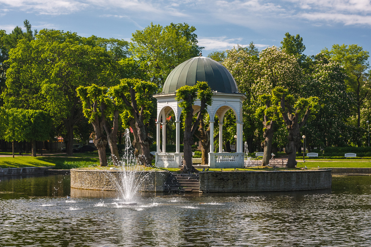 Kadriog Park: This garden called "Japanese garden" is the Catherine's Valley commissioned by the Russian Czar Peter the Great. 