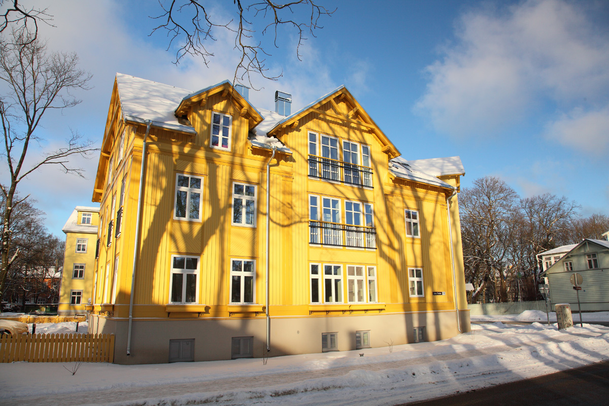 HIstorical wooden Villas can be found all over Kadriorg. 