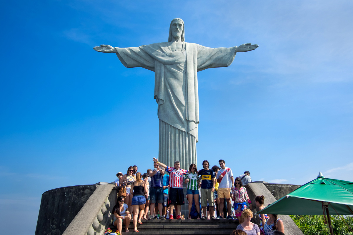Tourists at the Christ the Redeemer statue