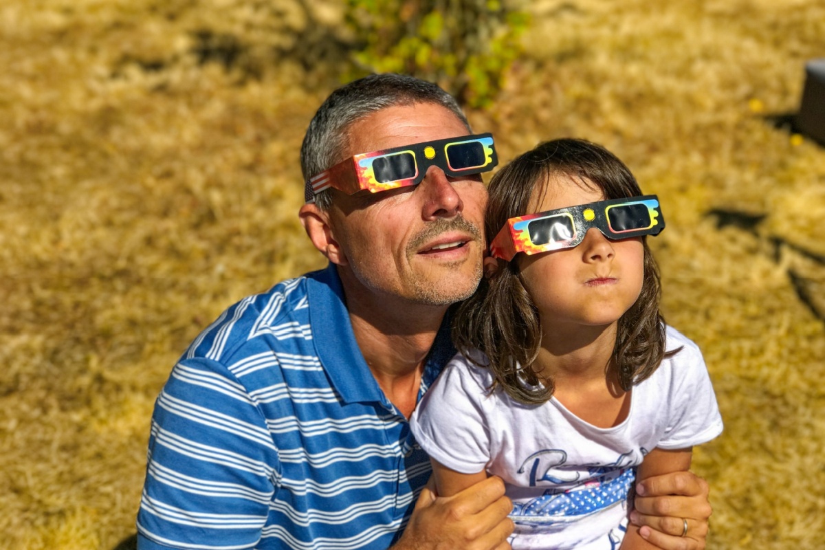 Solar eclipse viewing